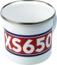 Nostalgie-Henkelbecher 'XS650', 300ml, weiß/rot/blau im Geschenkkarton, Emaille mit Metallrand (Handspülen empfohlen)