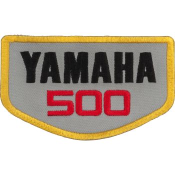 Aufnäher 'YAMAHA 500', 86x52mm (circa-Maße), schwarz/rot/gelb auf grauem Hintergrund