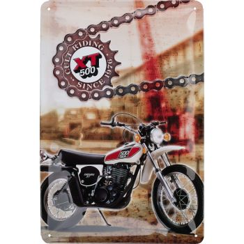 Nostalgie-Blechschild '40 Jahre XT500', Abm. 20x30cm, geprägt, 4 Befestigungs- Löcher, 4-fach geprägtes Motiv (Abbildung vereinfacht)